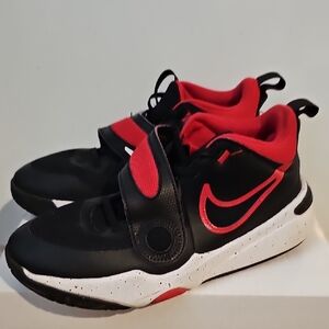 Team Hustle Basketball Shoes